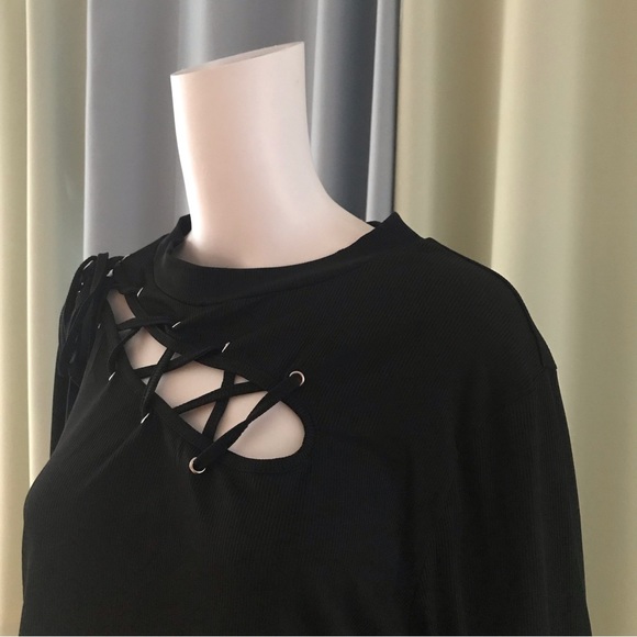 Sexy lace up tshirt - Picture 2 of 6